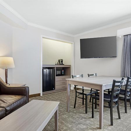 Best Western Plus Windjammer Inn & Conference Center Burlington Zewnętrze zdjęcie