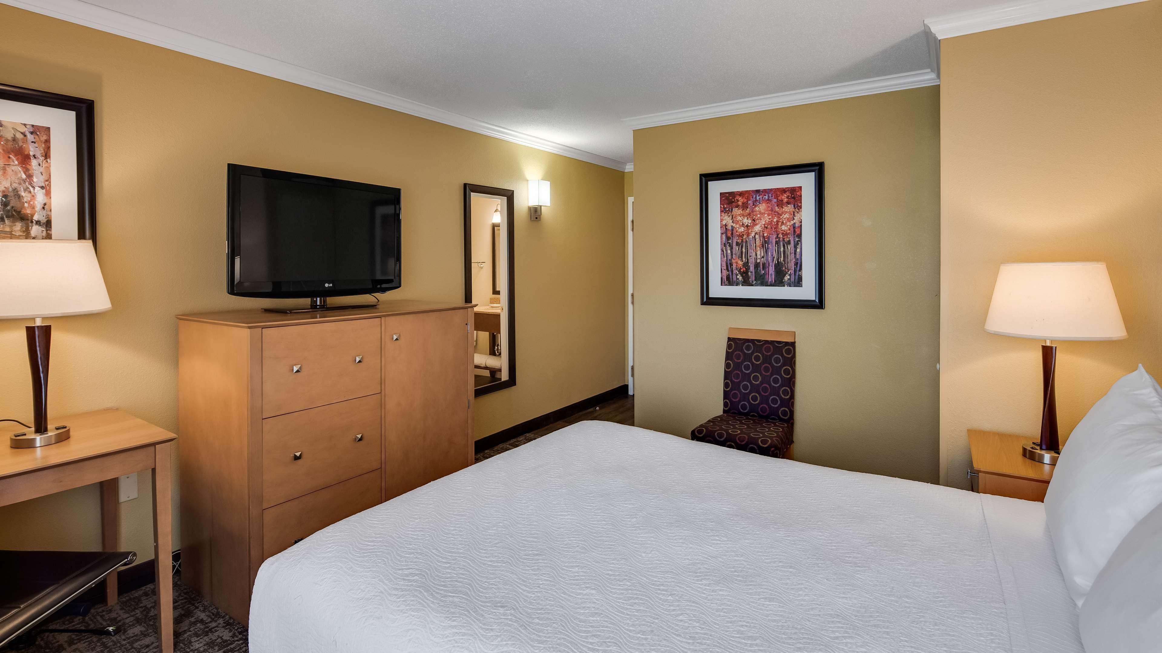 Best Western Plus Windjammer Inn & Conference Center Burlington Zewnętrze zdjęcie